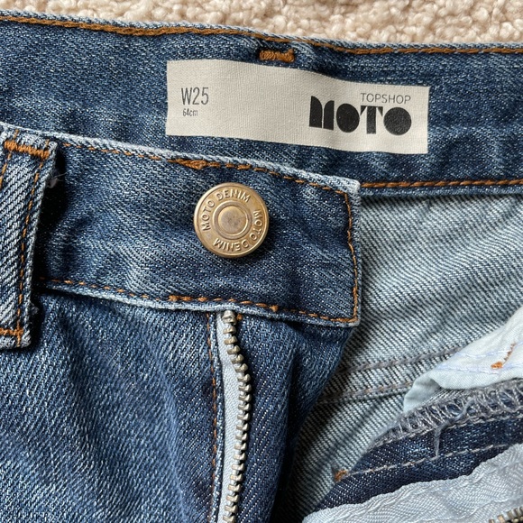 Topshop - Jean Shorts - Picture 2 of 4